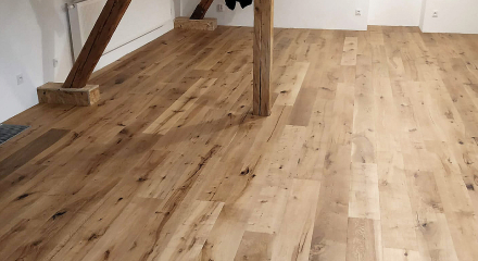 Dřevěná třívrstvá podlaha